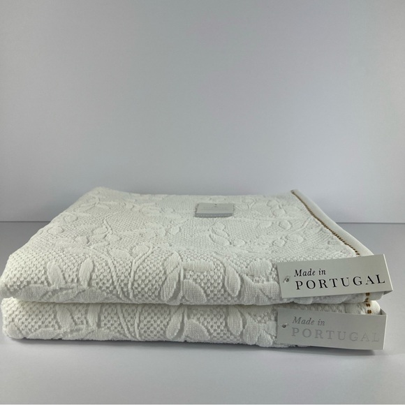 2 Pc Felpinter Bath Towel Set White Textured Floral Design Made in Portugal NEW - Picture 2 of 9
